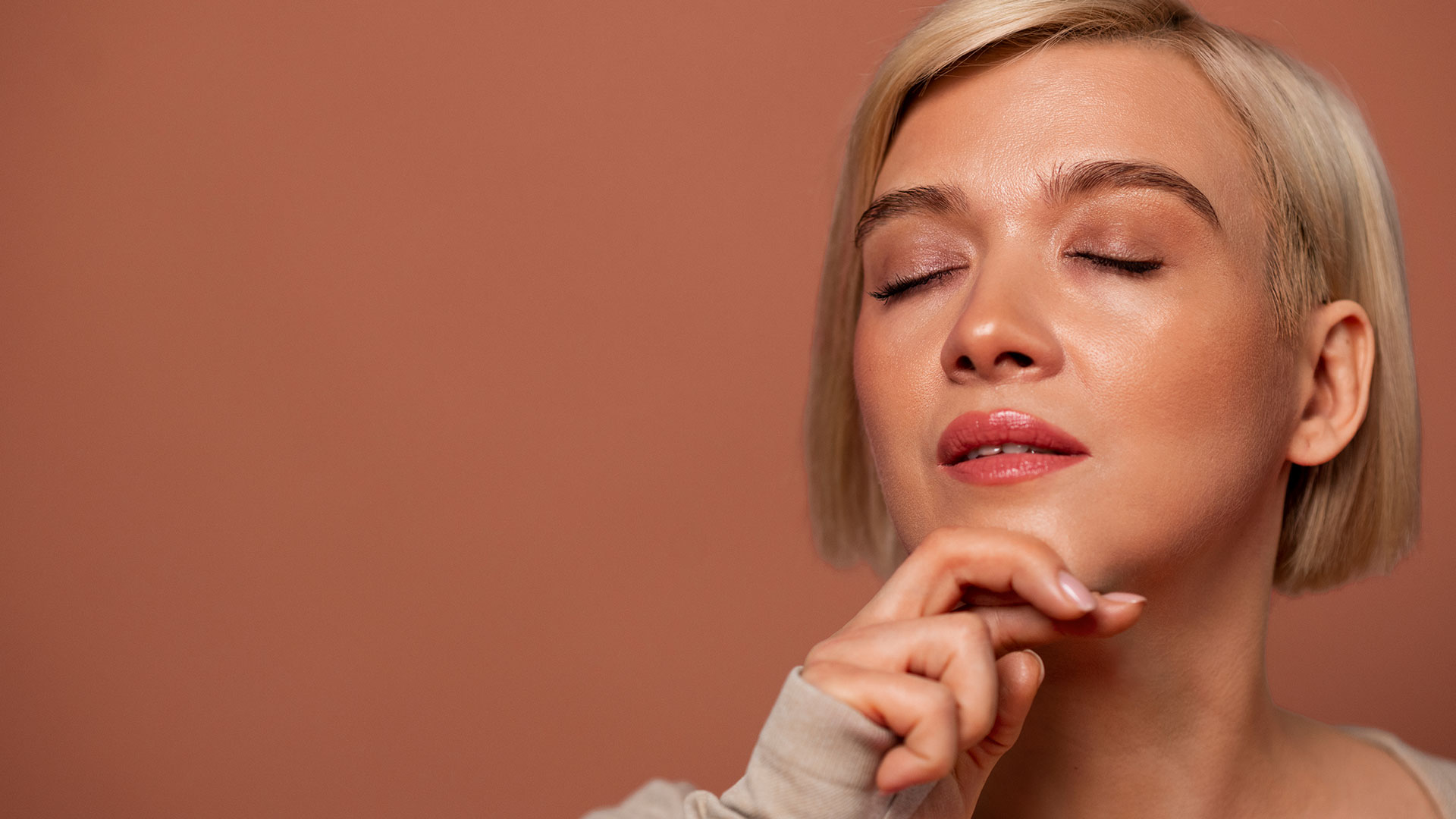 Facelift v vratu oz. dvig vratu.